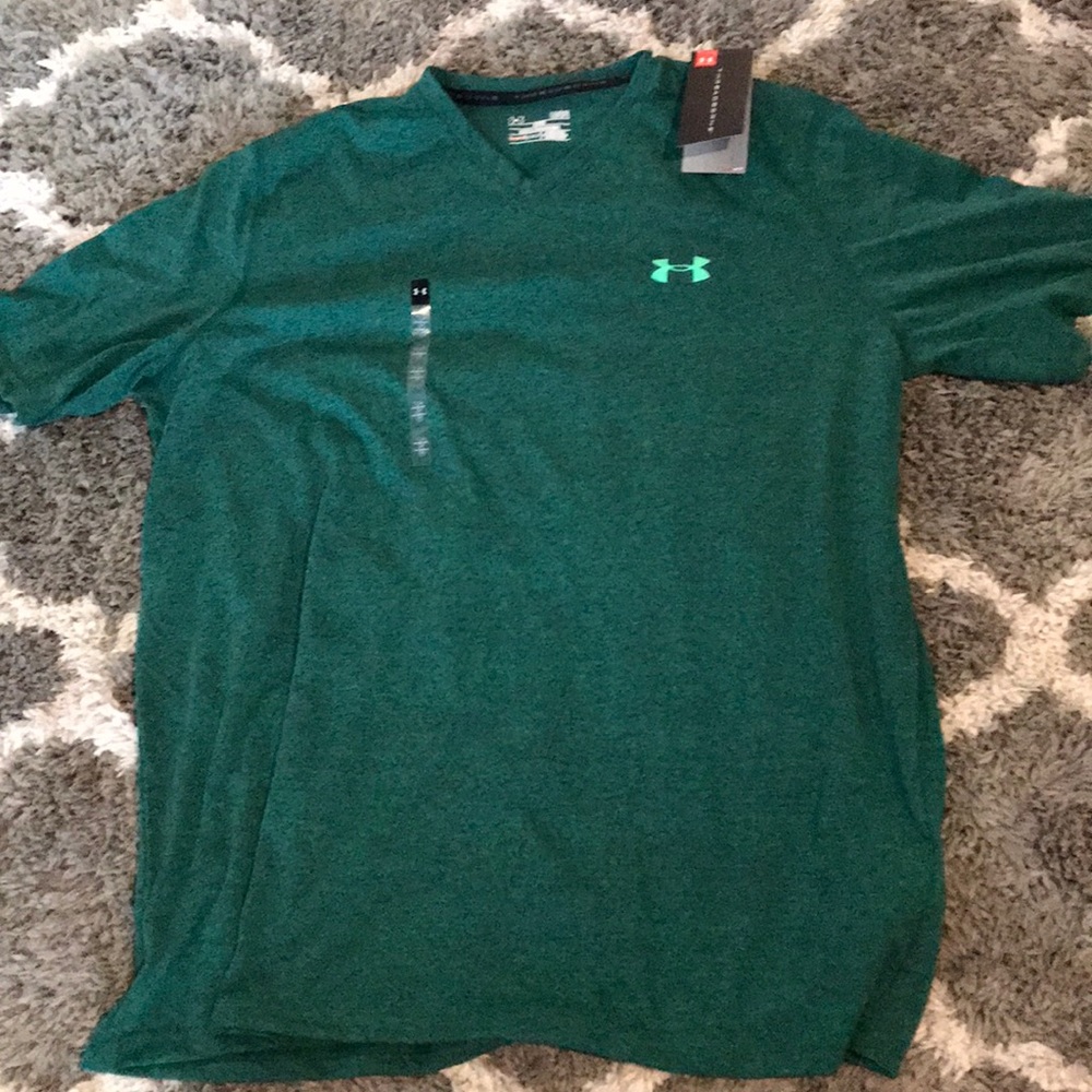 Green men’s under armor shirt
